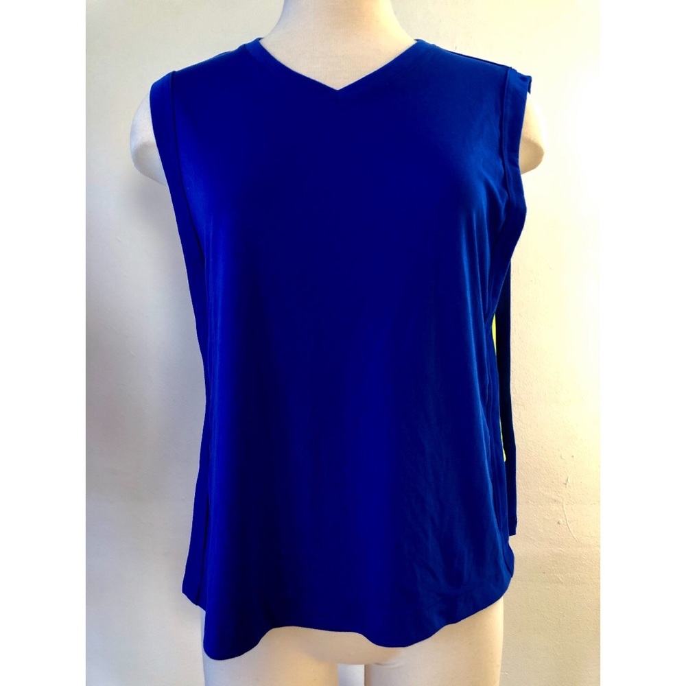 V-neck tank top